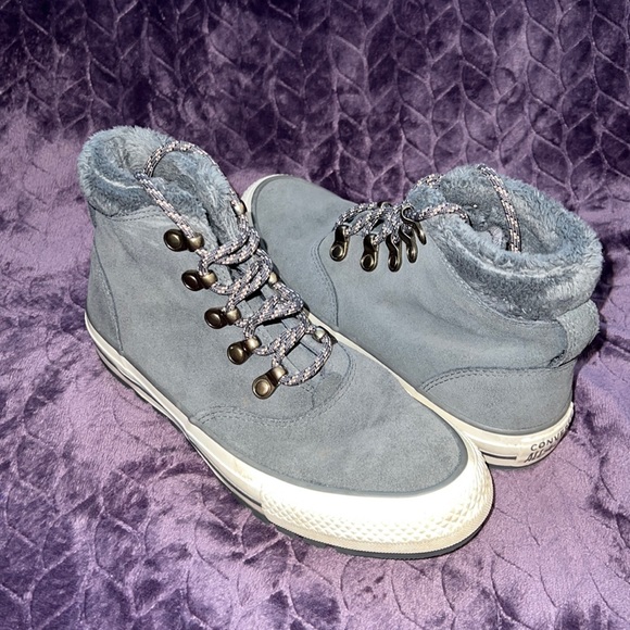 Converse snow boots, size 6 women’s - Picture 1 of 5